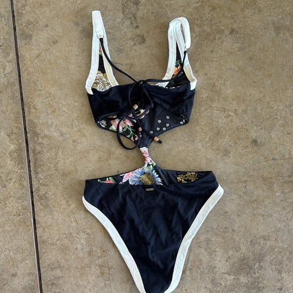 Maaji Reversible Swimsuit Tri-kini One Piece - Picture 6 of 12